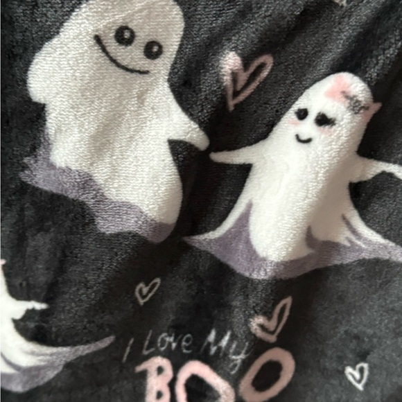 BLACK HALLOWEEN PLUSH THROW BLANKET W/ LOVE GHOSTS “YOU’RE MY BOO” NEW - Picture 8 of 9